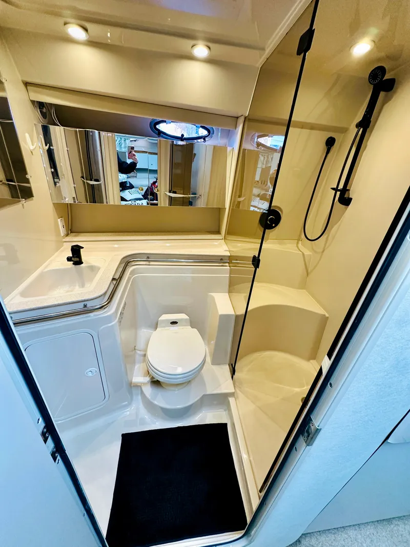 Slide: The Image of Cruisers Yachts 4270 Esprit 1997 - 19