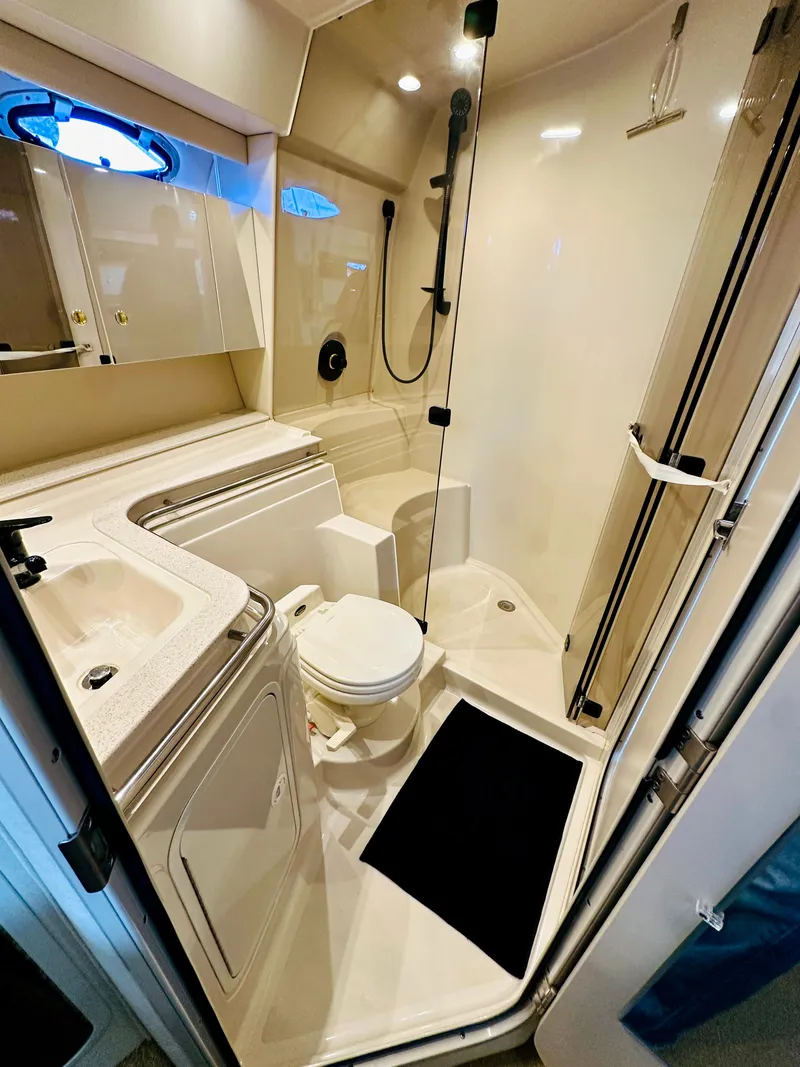 Slide: The Image of Cruisers Yachts 4270 Esprit 1997 - 20