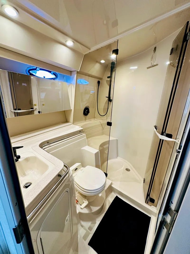 Slide: The Image of Cruisers Yachts 4270 Esprit 1997 - 21