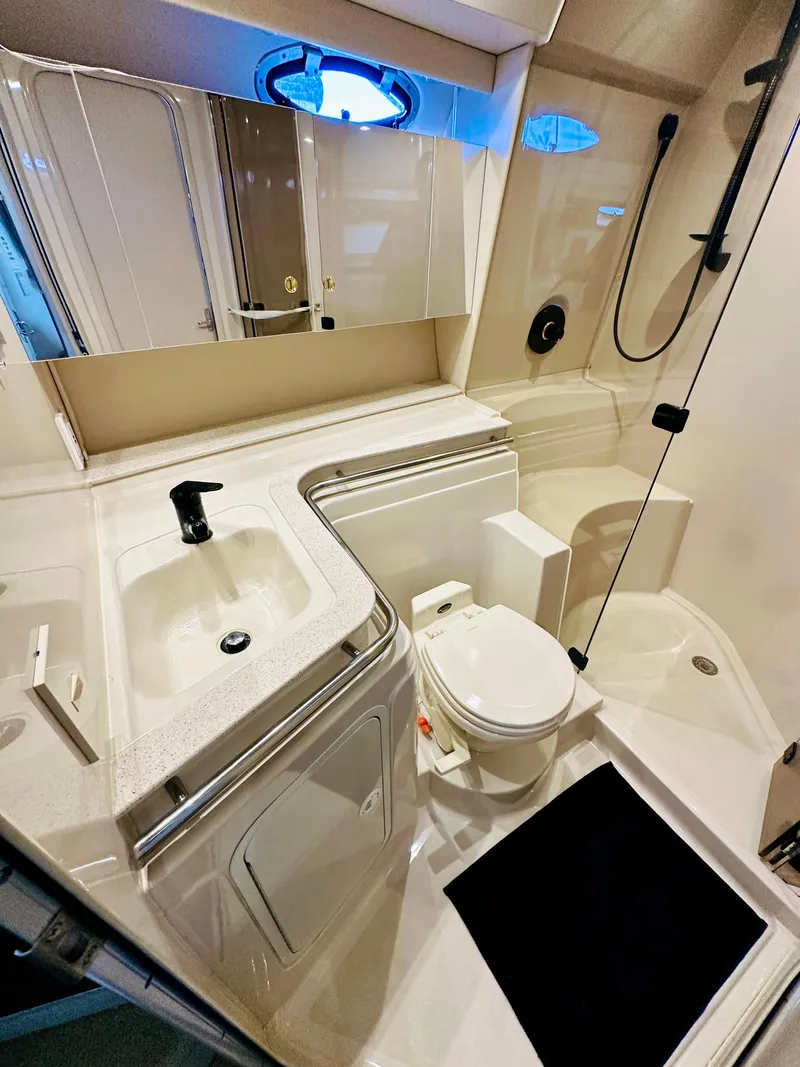 Slide: The Image of Cruisers Yachts 4270 Esprit 1997 - 22