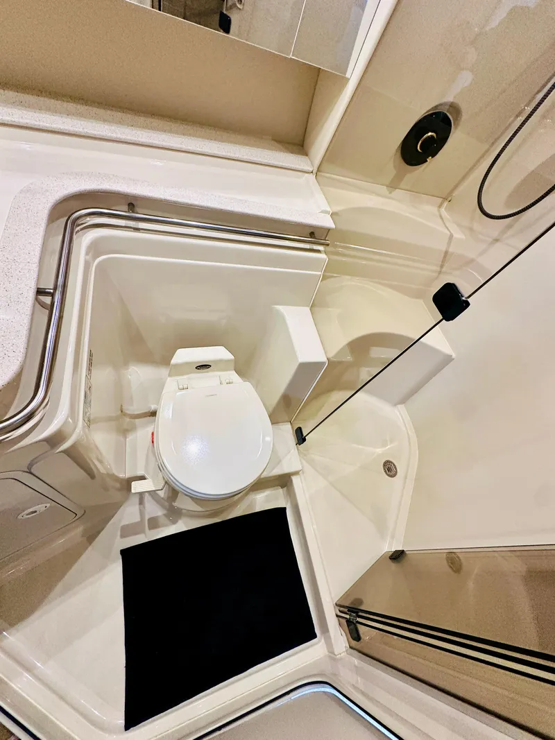 Slide: The Image of Cruisers Yachts 4270 Esprit 1997 - 24