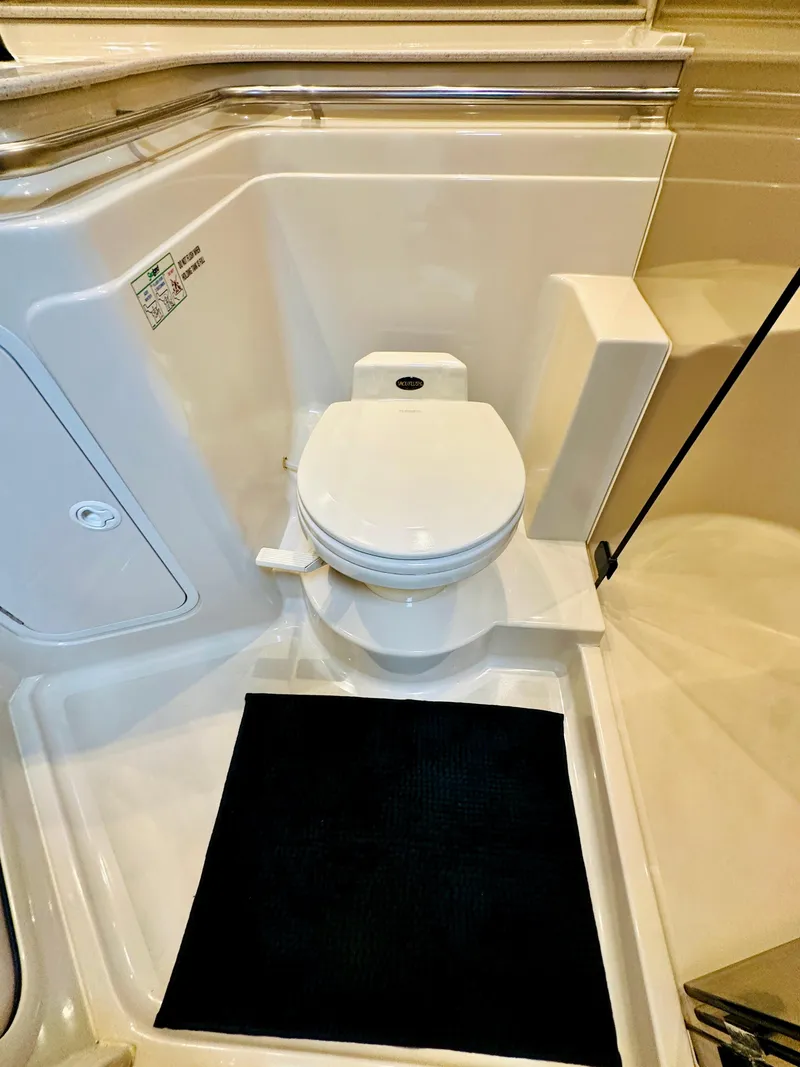 Slide: The Image of Cruisers Yachts 4270 Esprit 1997 - 26