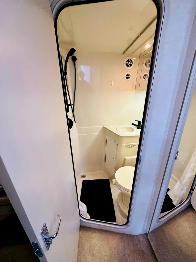 Slide: The Image of Cruisers Yachts 4270 Esprit 1997 - 27