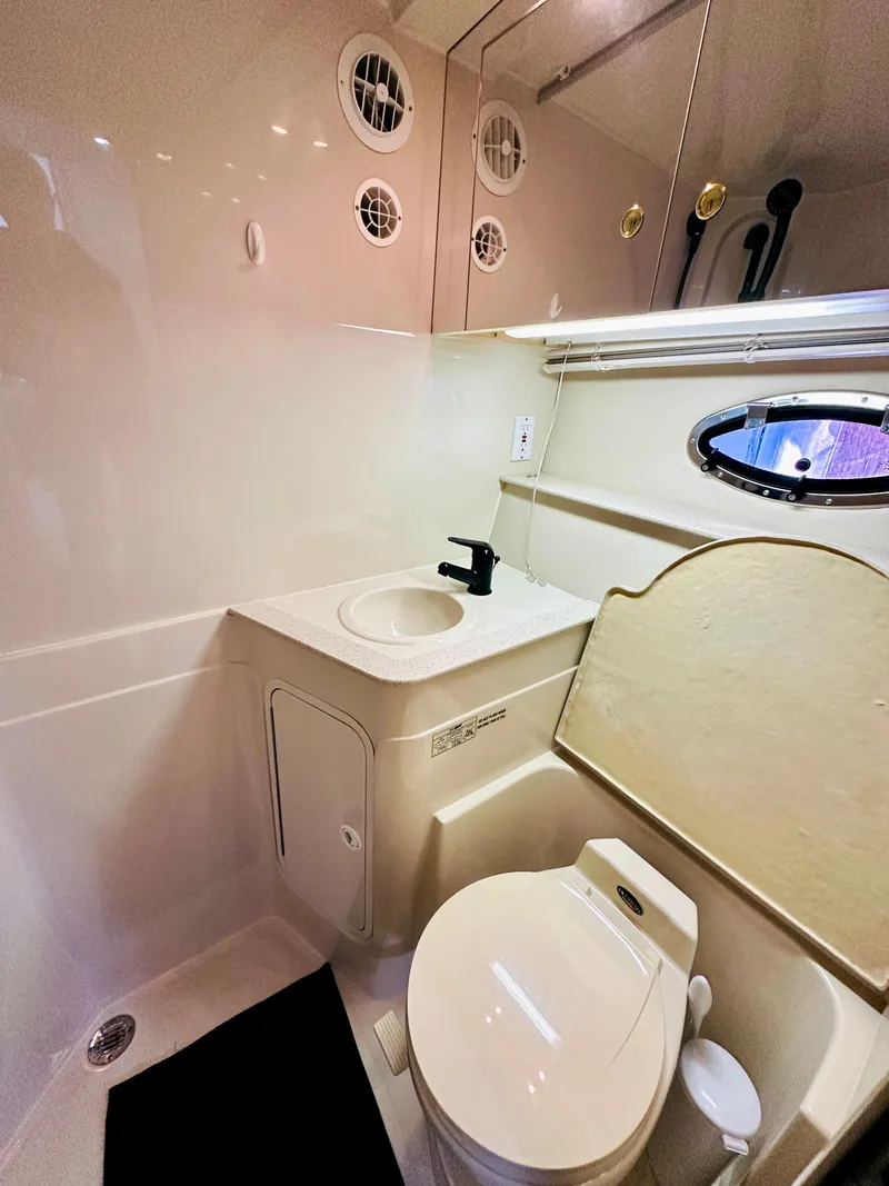 Slide: The Image of Cruisers Yachts 4270 Esprit 1997 - 28