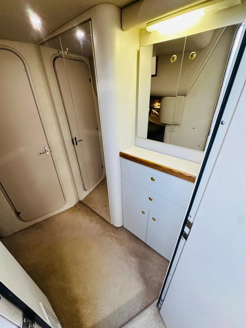 Slide: The Image of Cruisers Yachts 4270 Esprit 1997 - 39