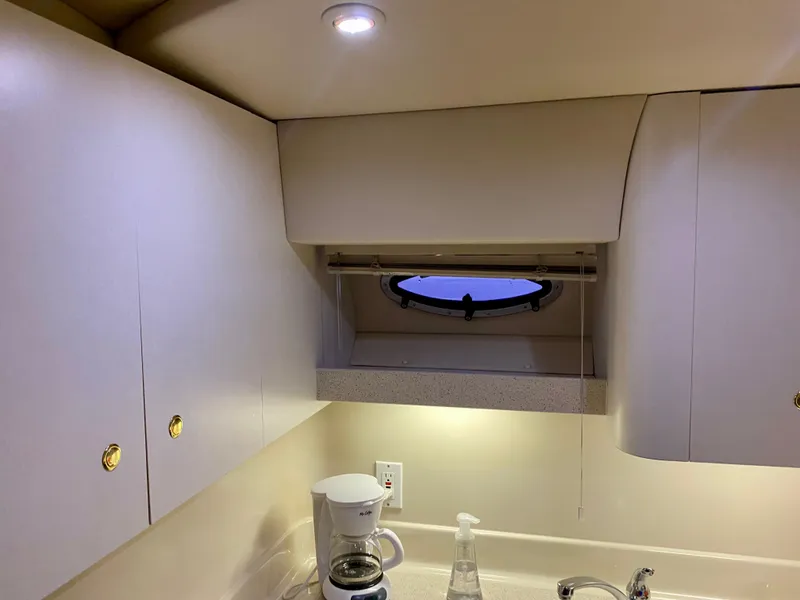 Slide: The Image of Cruisers Yachts 4270 Esprit 1997 - 4