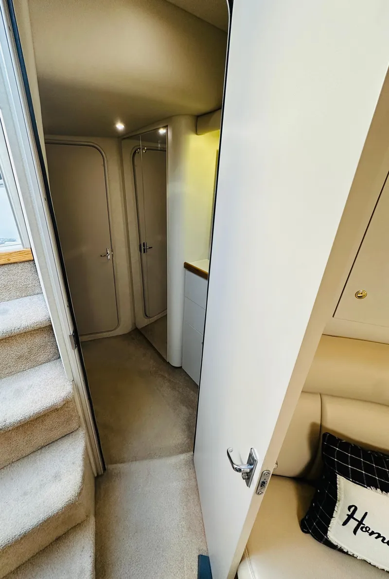 Slide: The Image of Cruisers Yachts 4270 Esprit 1997 - 40