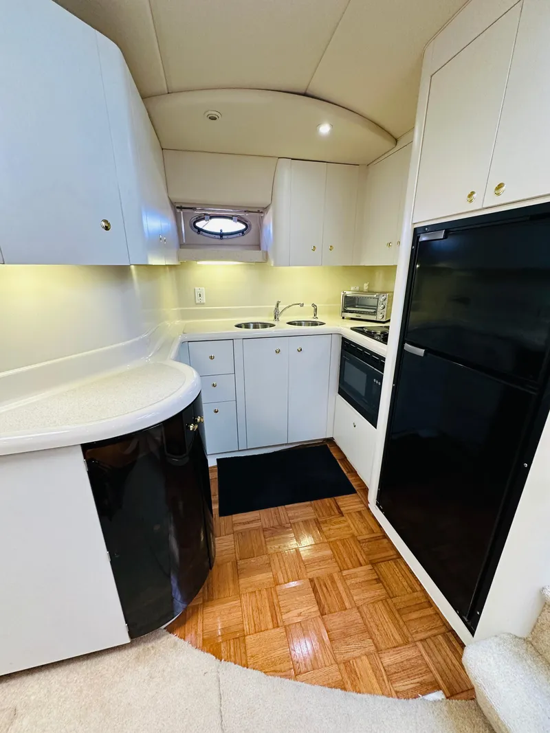 Slide: The Image of Cruisers Yachts 4270 Esprit 1997 - 41