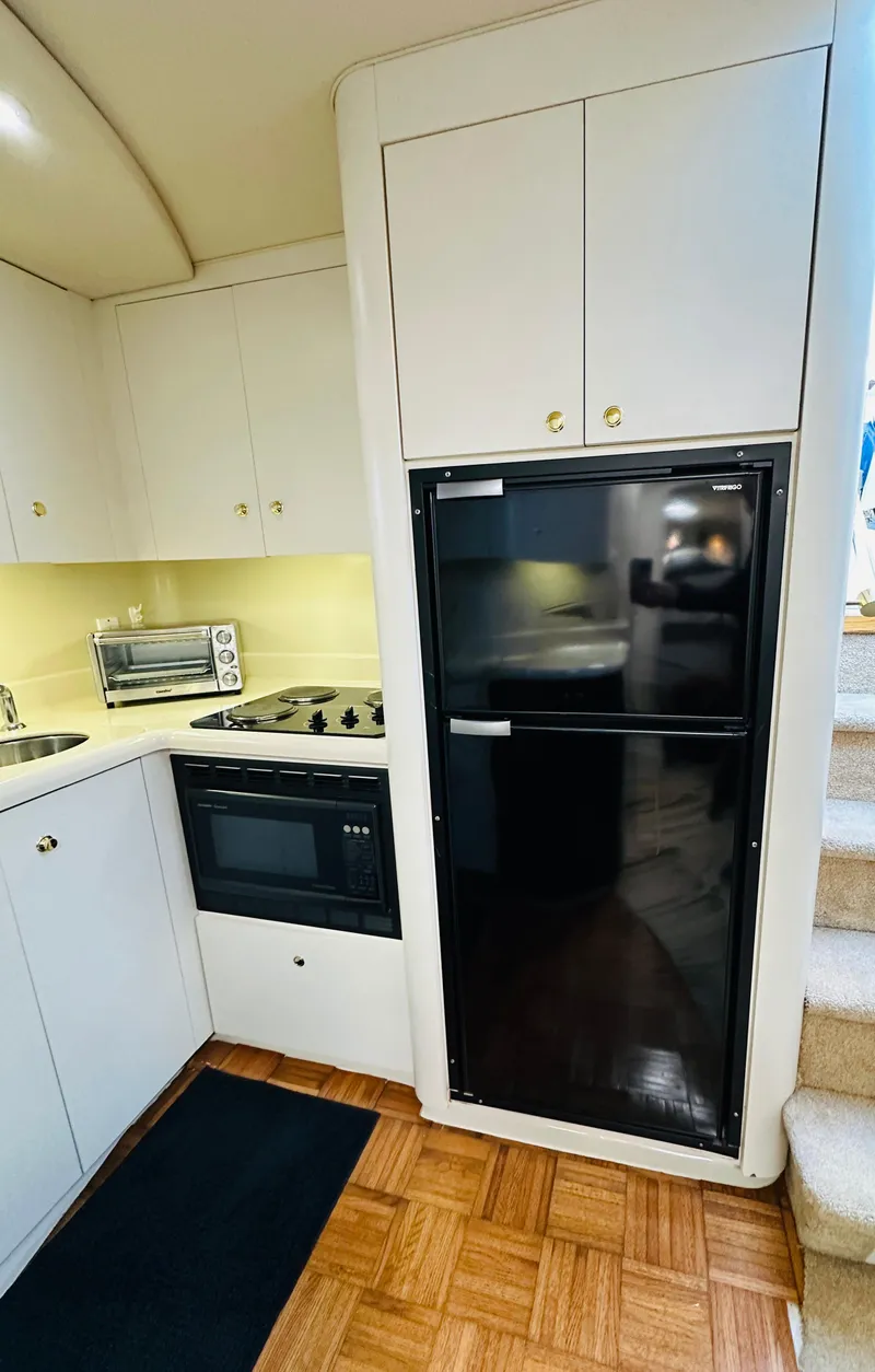 Slide: The Image of Cruisers Yachts 4270 Esprit 1997 - 43