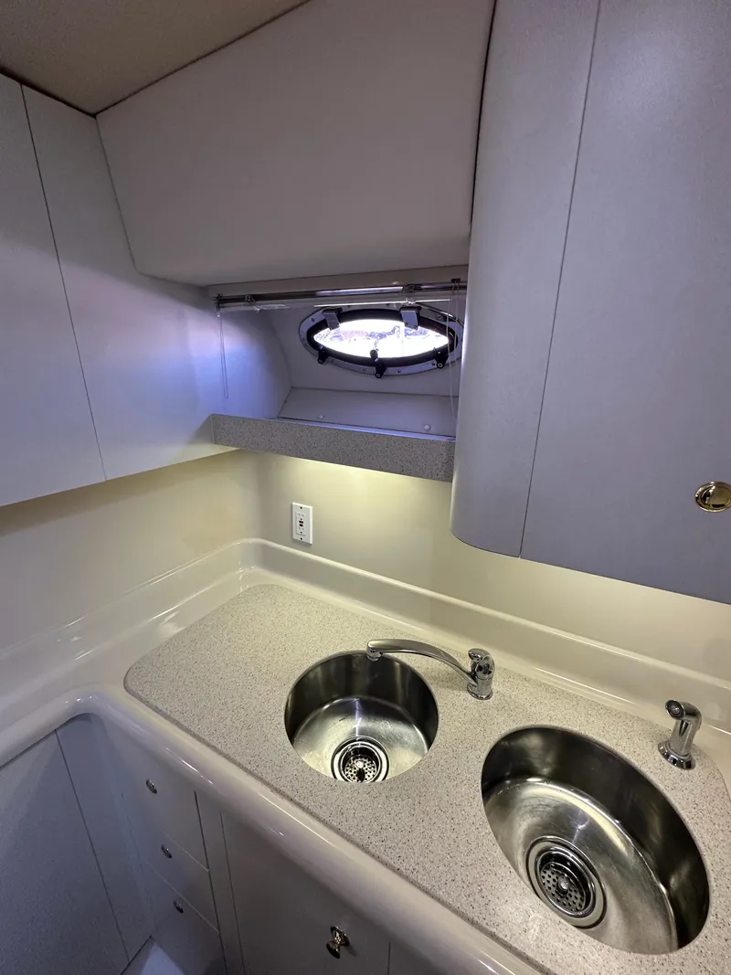 Slide: The Image of Cruisers Yachts 4270 Esprit 1997 - 47