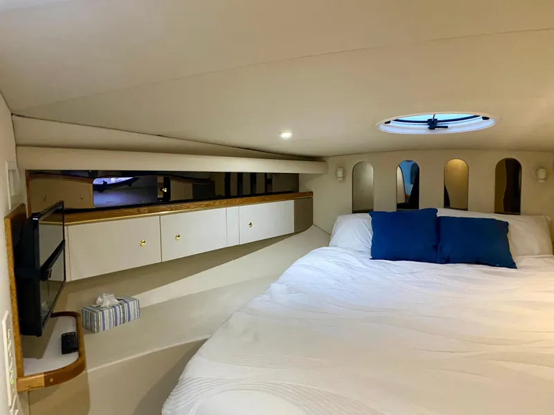 Slide: The Image of Cruisers Yachts 4270 Esprit 1997 - 7