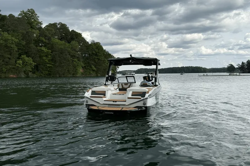 Slide: The Image of Nautique G23 2022 - 23