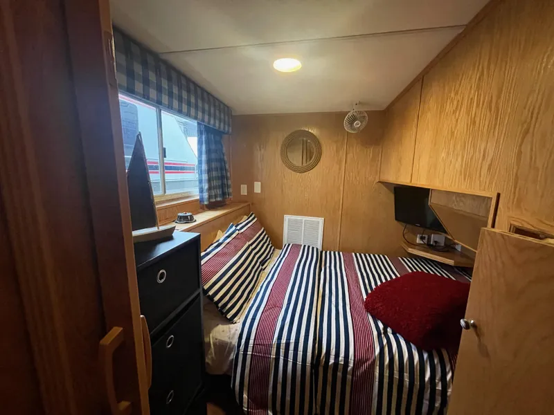 Slide: The Image of Lakeview 16' X 70' Widebody Houseboat 2006 - 100