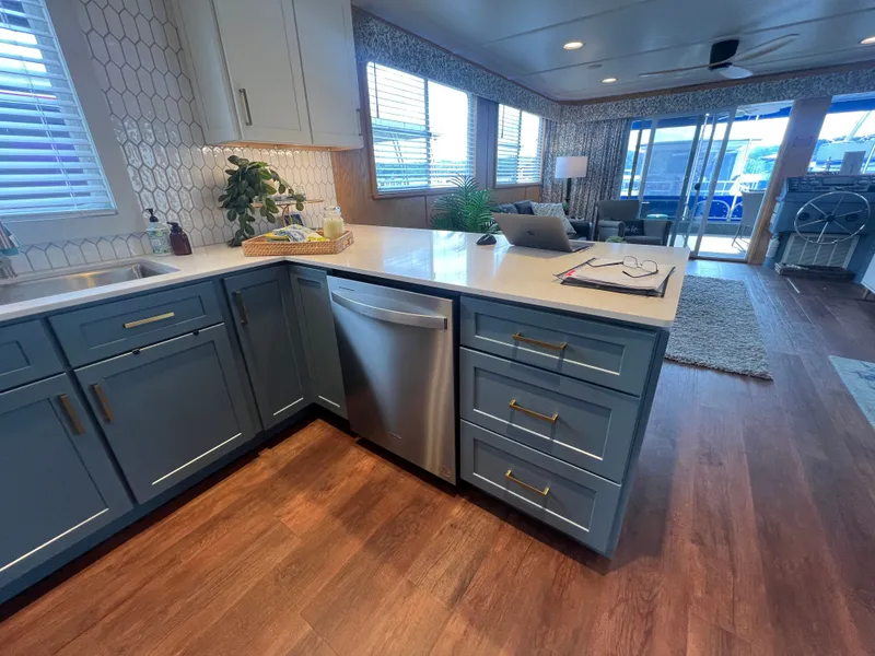 Slide: The Image of Lakeview 16' X 70' Widebody Houseboat 2006 - 14