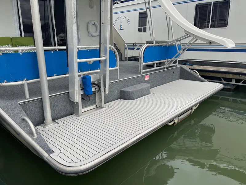 Slide: The Image of Lakeview 16' X 70' Widebody Houseboat 2006 - 32