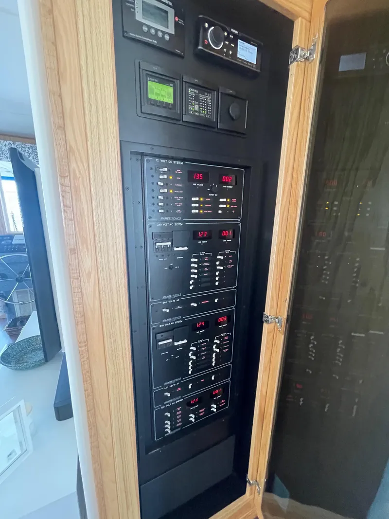 Slide: The Image of Lakeview 16' X 70' Widebody Houseboat 2006 - 49