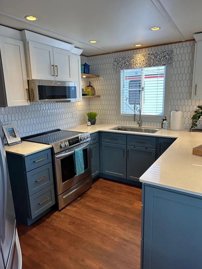 Slide: The Image of Lakeview 16' X 70' Widebody Houseboat 2006 - 75