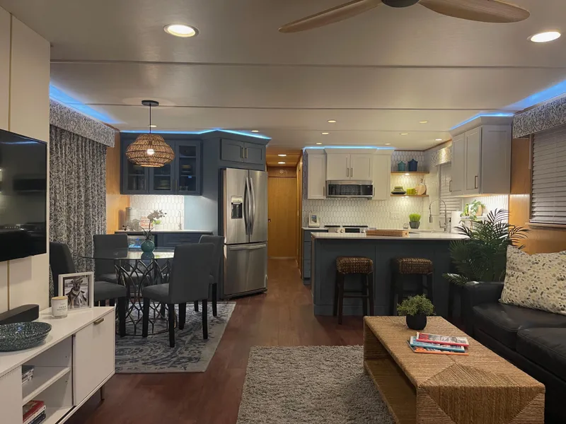 Slide: The Image of Lakeview 16' X 70' Widebody Houseboat 2006 - 85