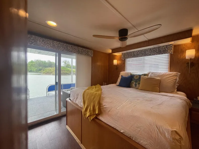 Slide: The Image of Lakeview 16' X 70' Widebody Houseboat 2006 - 93