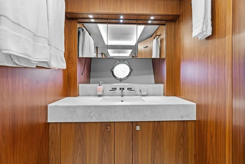 Slide: The Image of Sunseeker 86 Yacht 2019 - 114