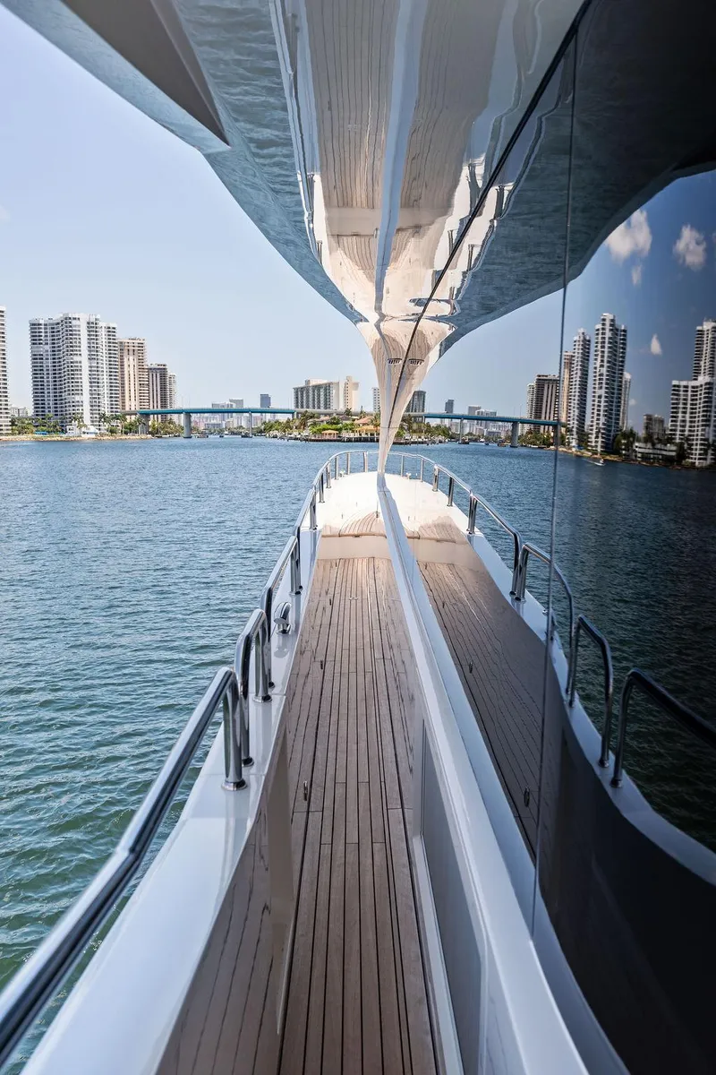 Slide: The Image of Sunseeker 86 Yacht 2019 - 51