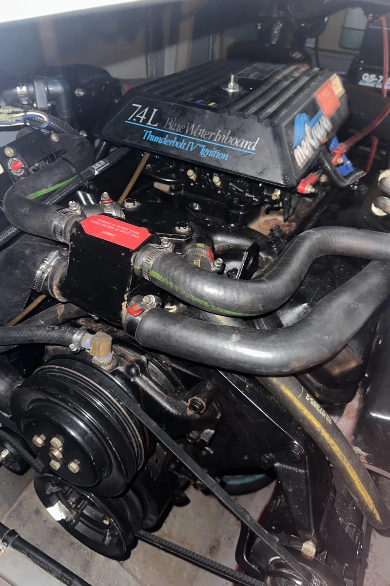 Slide: The Image of Sea Ray 370 Express Cruiser 1994 - 58