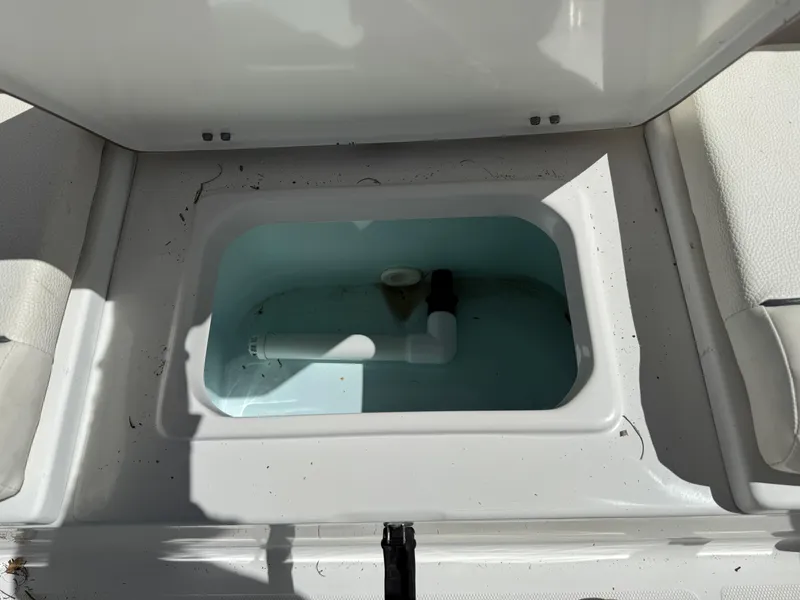Slide: The Image of Livewell compartment on a 2014 Sea Hunt Ultra 211 boat. - 21