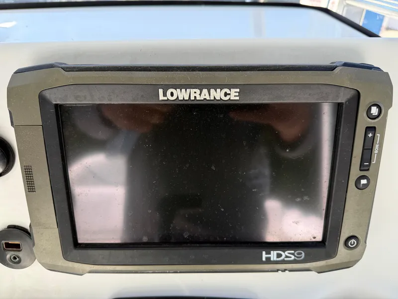 Slide: The Image of Lowrance HDS9 marine GPS on 2014 Sea Hunt Ultra 211 boat dashboard. - 32