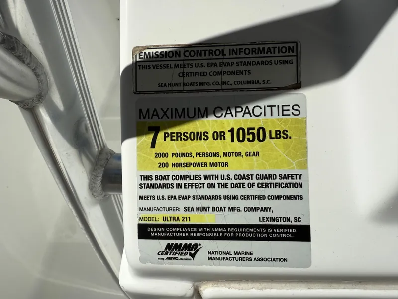 Slide: The Image of 2014 Sea Hunt Ultra 211 capacity label: 7 persons or 1050 lbs, 200 horsepower motor. - 35