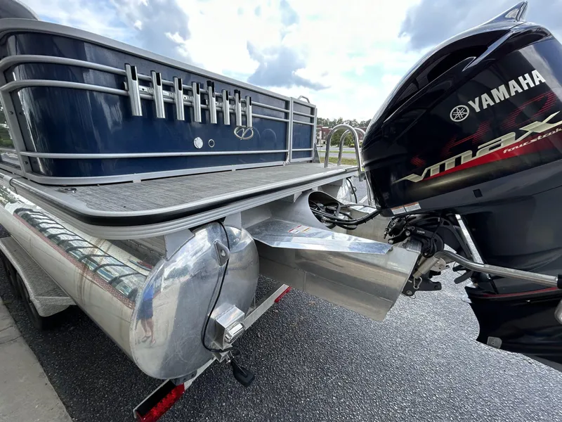Slide: The Image of Veranda VP22VLC 2020 pontoon boat with Yamaha motor, side view. - 12