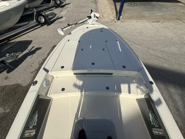 Slide: The Image of Pathfinder 2500 Hybrid 2019 - 21