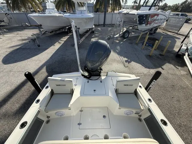 Slide: The Image of Pathfinder 2500 Hybrid 2019 - 31