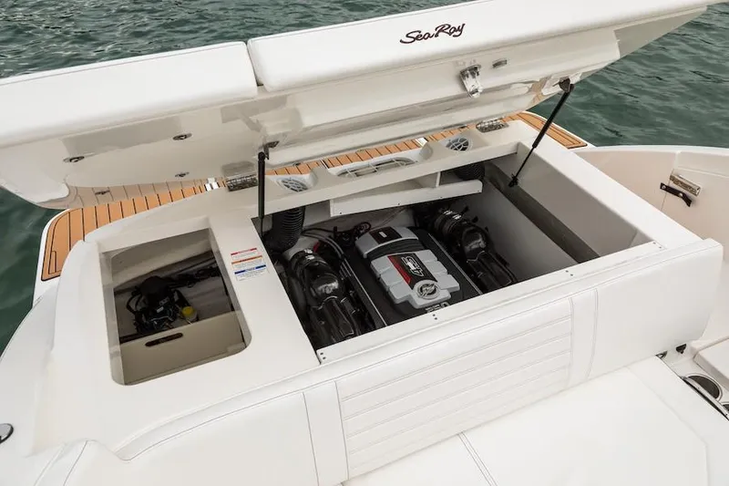 Slide: The Image of 2023-Sea-Ray-SPX-230-MarineMax - 3