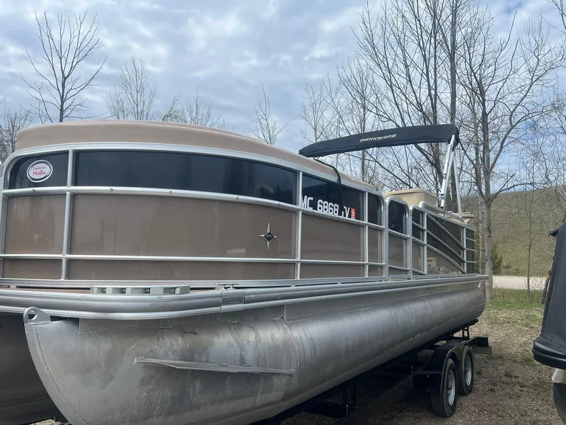 Slide: The Image of 2016 Berkshire 230E Premium Ultra Series 4 - 4