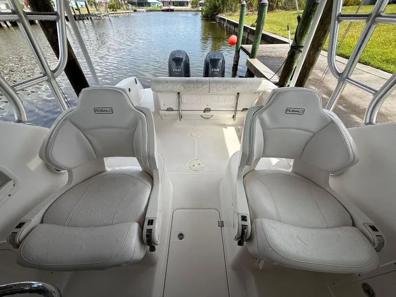 Slide: The Image of Robalo R245 Walkaround 2013 - 54