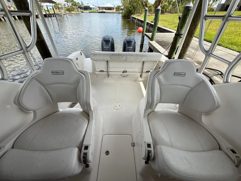 Slide: The Image of Robalo R245 Walkaround 2013 - 67