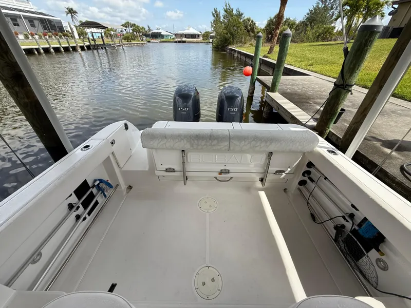 Slide: The Image of Robalo R245 Walkaround 2013 - 68