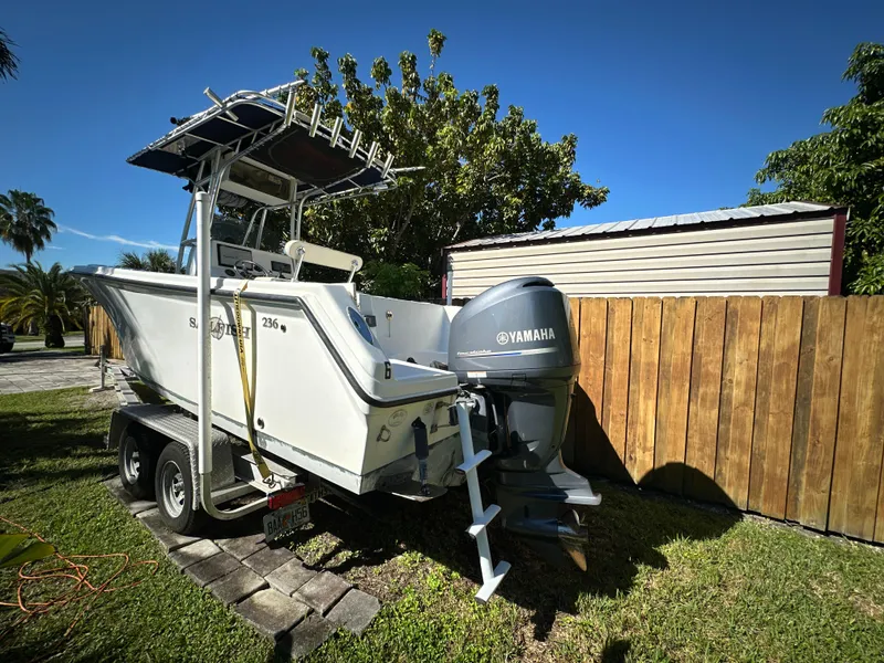 Slide: The Image of 2005 Sailfish 2360 CC boat with Yamaha engine on trailer, parked outdoors. - 3