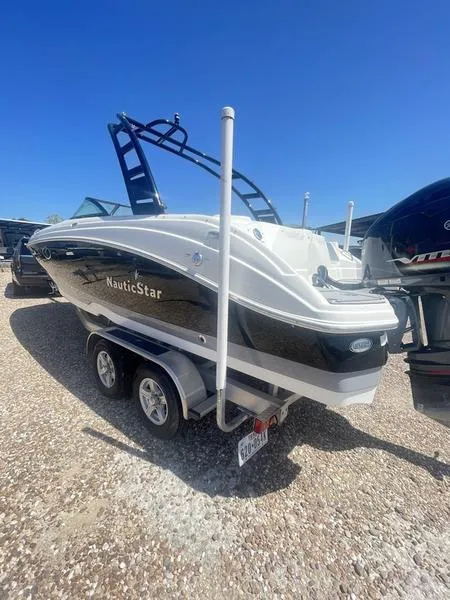 Slide: The Image of NauticStar 243 DC 2021 - 1