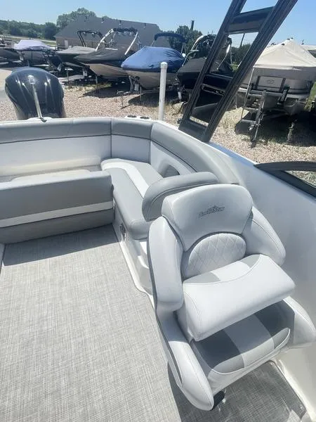 Slide: The Image of NauticStar 243 DC 2021 - 6