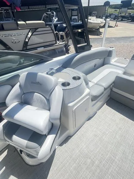 Slide: The Image of NauticStar 243 DC 2021 - 9