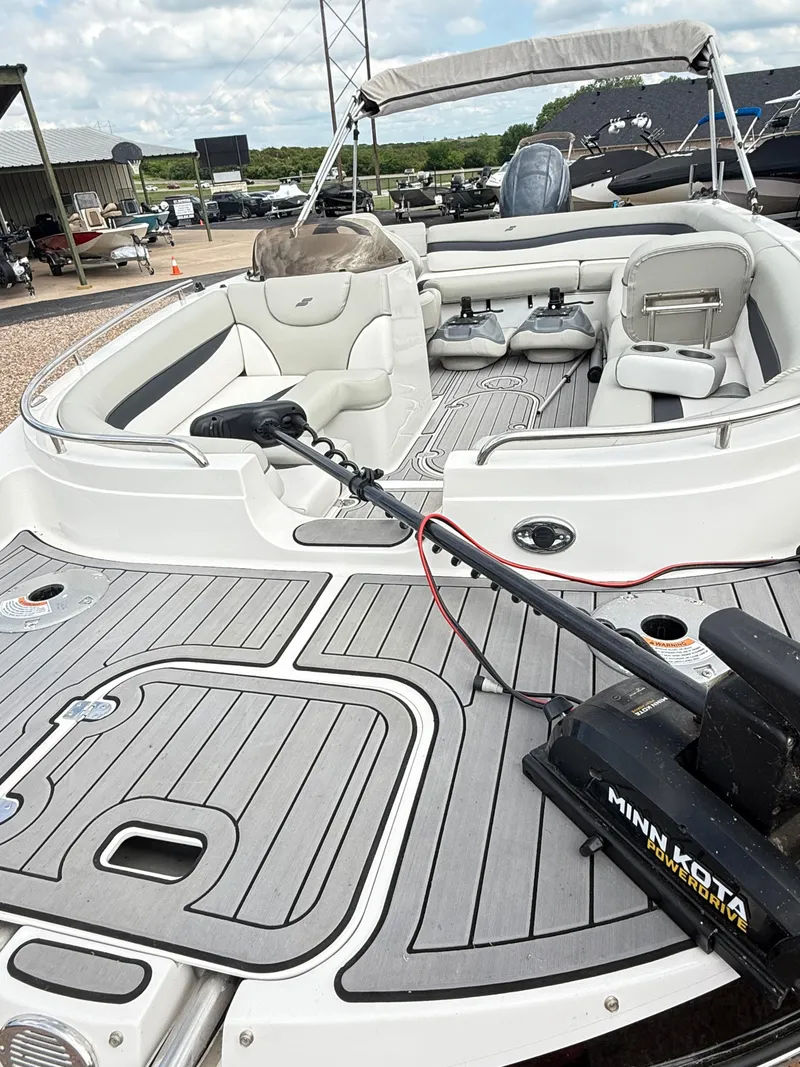 Slide: The Image of 2021 Starcraft MDX191 boat with spacious seating and Minn Kota trolling motor. - 13