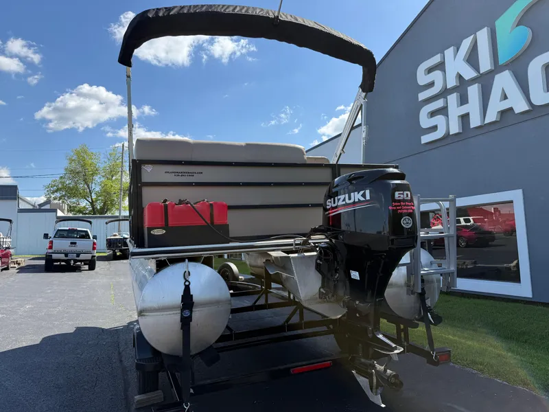 Slide: The Image of 2019 Bentley Pontoons 180 CRUISE with Suzuki 60 engine at dealership. - 7