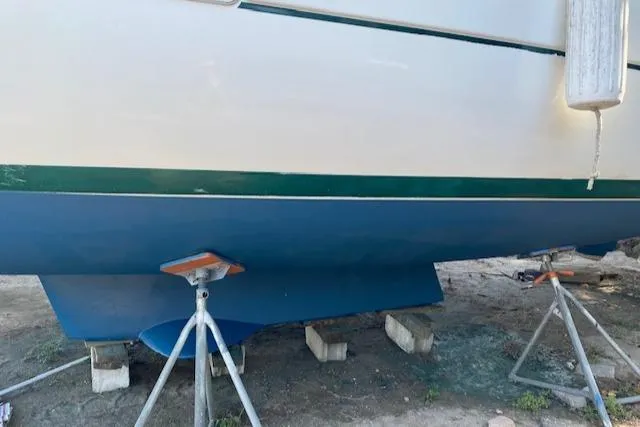 Slide: The Image of 2006 Beneteau Oceanis Clipper 323 sailboat hull on stands, ready for maintenance. - 6