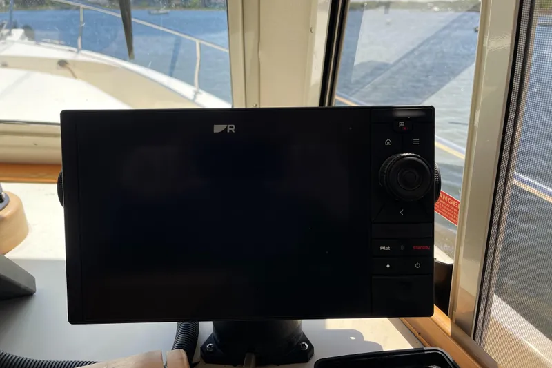 Slide: The Image of Navigation system on 2005 Mainship 400 Trawler, with water view through window. - 47