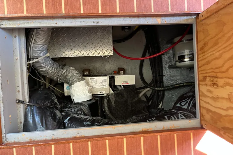 Slide: The Image of Mainship 400 Trawler 2005 - 51