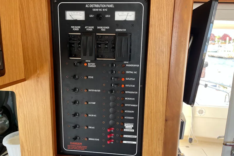 Slide: The Image of Mainship 400 Trawler 2005 - 60