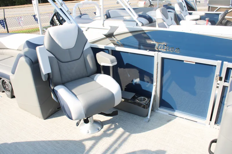 Slide: The Image of 2024 Avalon LSZ Quad Lounger boat with comfortable seating and sleek design. - 8