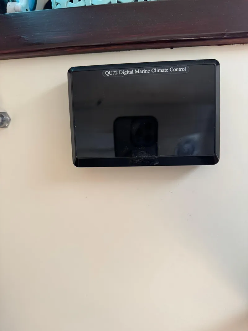 Slide: The Image of QU72 digital marine climate control on 1996 Albin Tournament Express boat. - 29