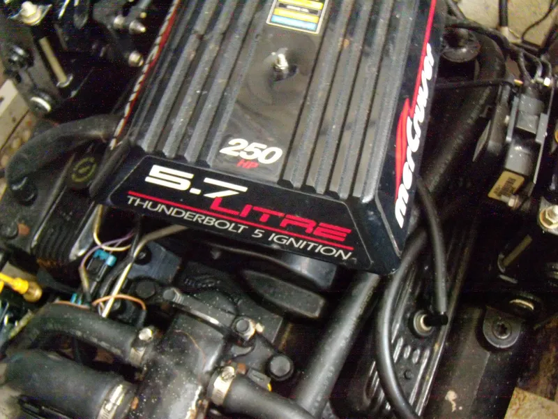 Slide: The Image of 5.7 Litre MerCruiser engine in 2000 Maxum 3300 SCR boat. - 5